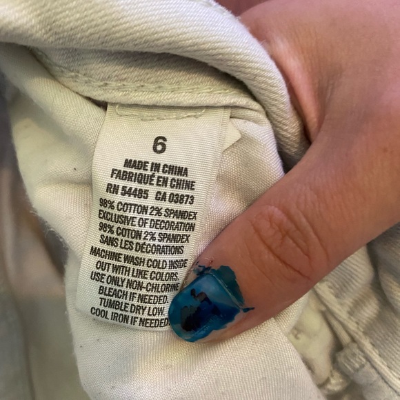 White shorts - Picture 4 of 4